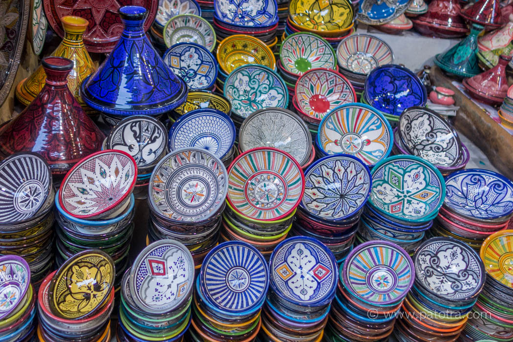 bunte Tontoepfe in Marrakesch