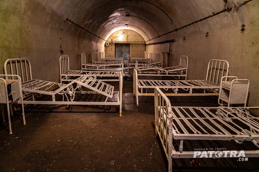 Eisenbetten im Keller