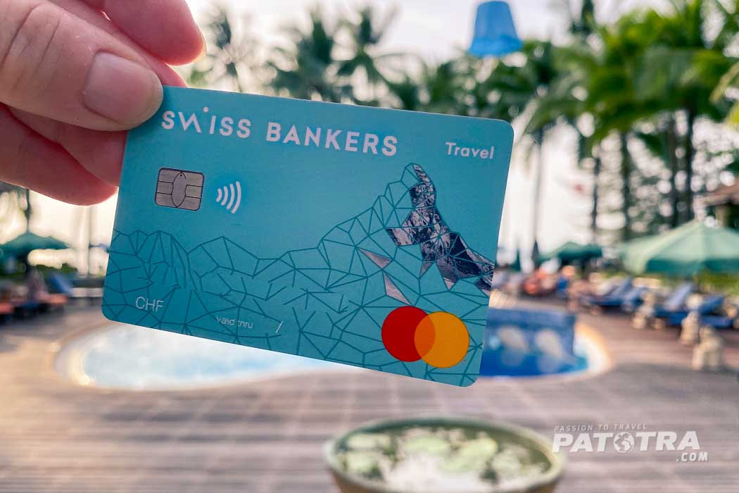 Die Swiss Bankers Karte in einer Hand