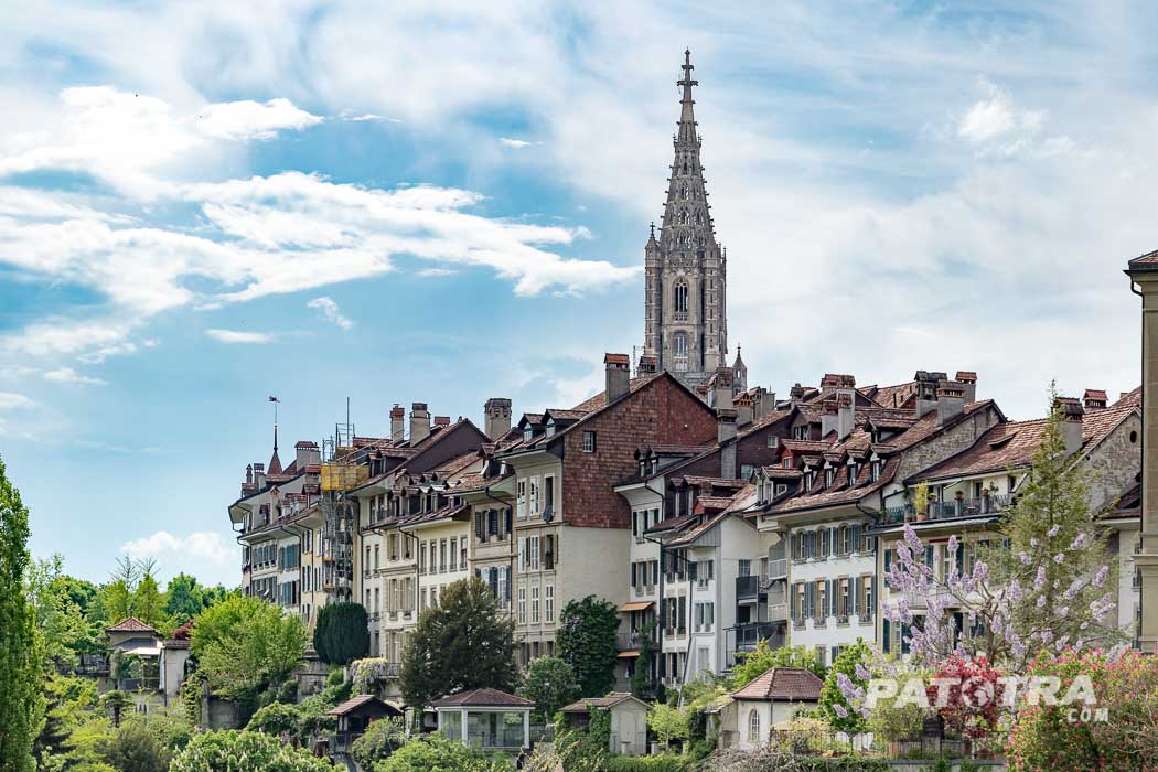 Blick über die Stadt Bern und das Münster