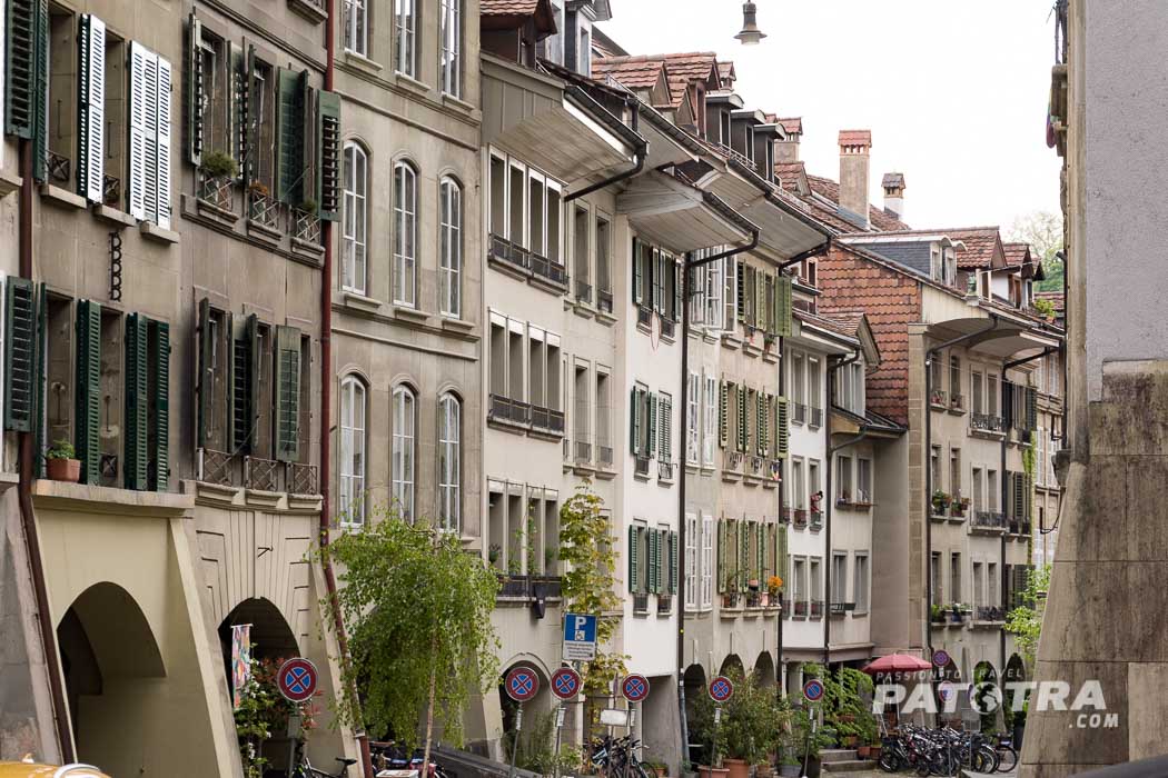 Stadtansichten Häuserreihen Bern