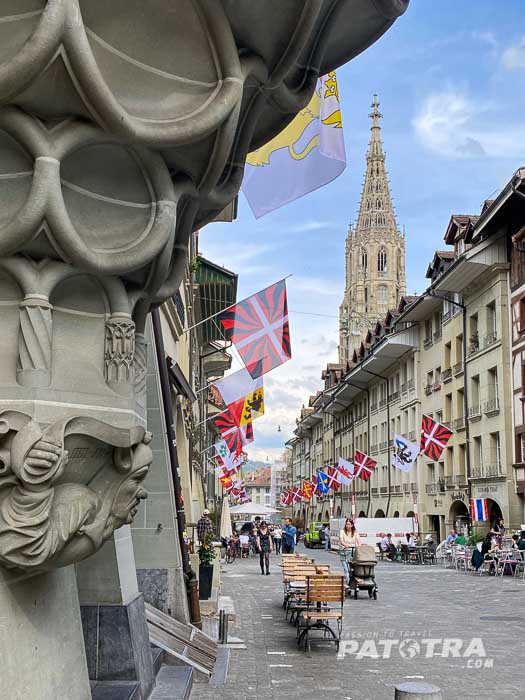 Stadtimpressionen mit Sandsteinskulpturen in Bern
