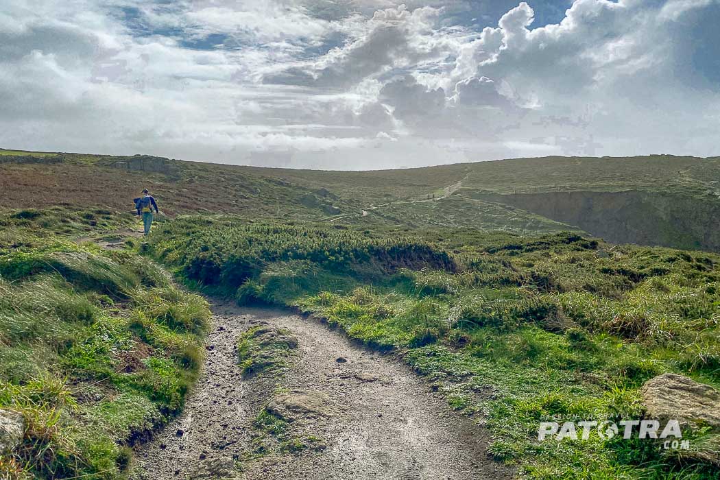 Der Wanderweg am South West Coast Path in Cornwall